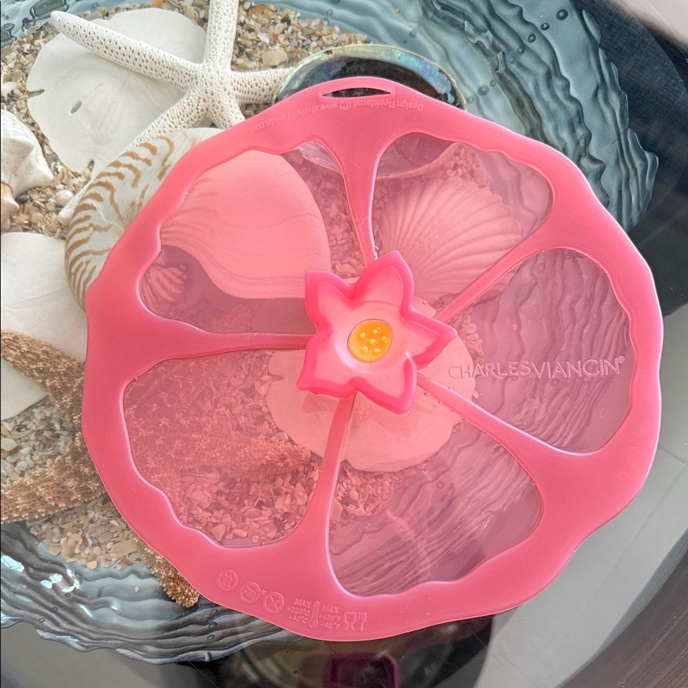 Silicone Hibiscus 🌺 Lid from Charles Viancin